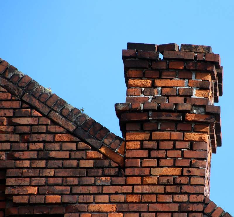 Damaged chimney on an Blue Island home showing cracks and missing mortar
